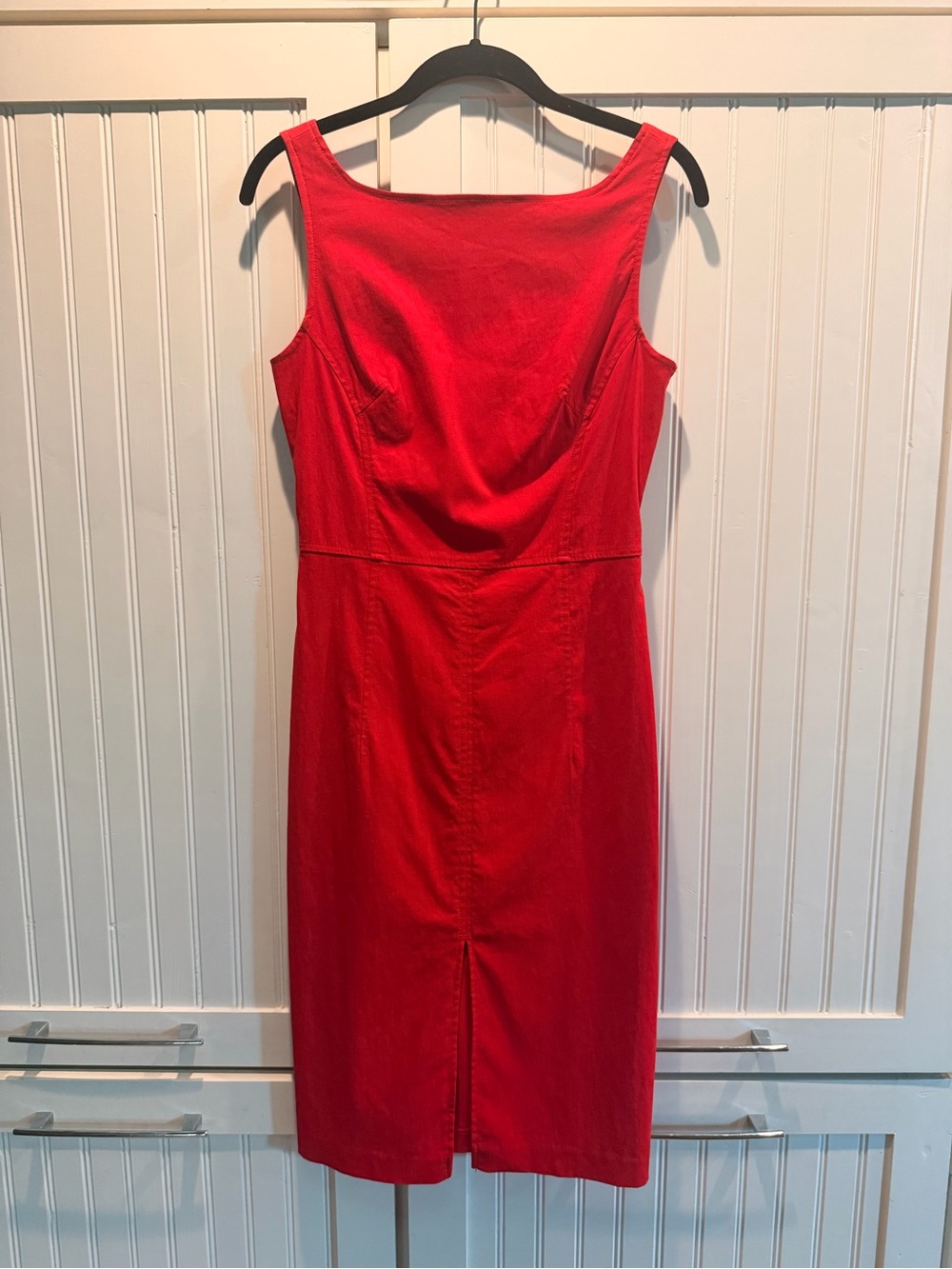 Classic Red Sleeveless Sheath Dress